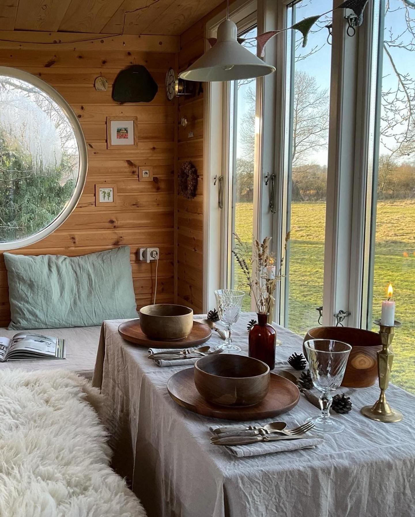 Camping Treehouse Escape *