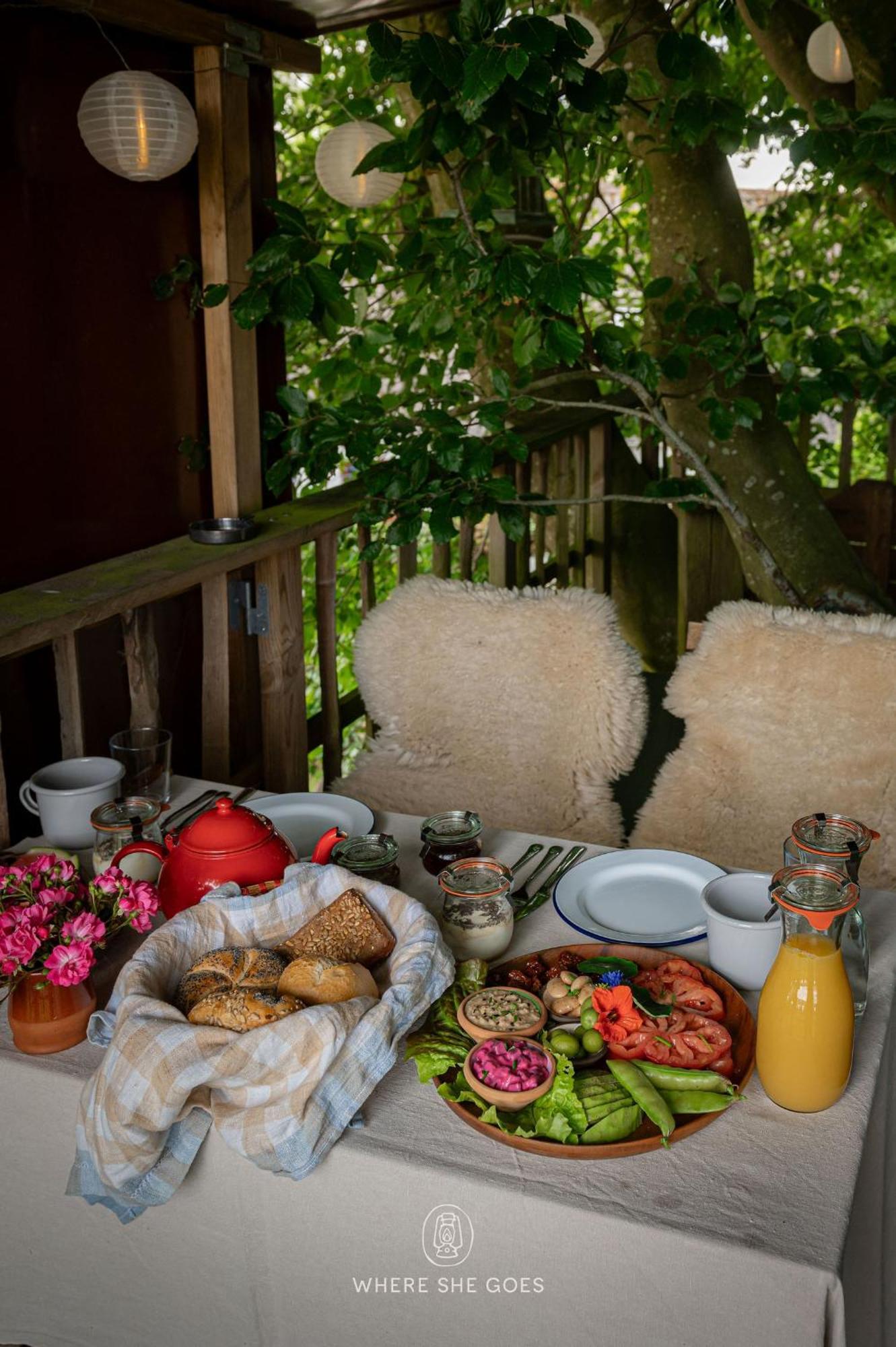 Camping Treehouse Escape